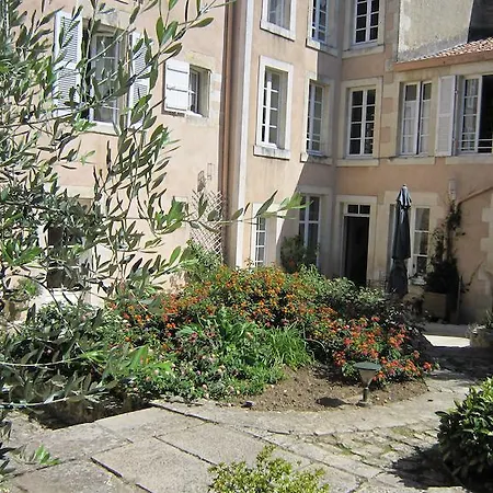 Logis De La Clef De Bois Nocleg ze śniadaniem Fontenay-le-Comte